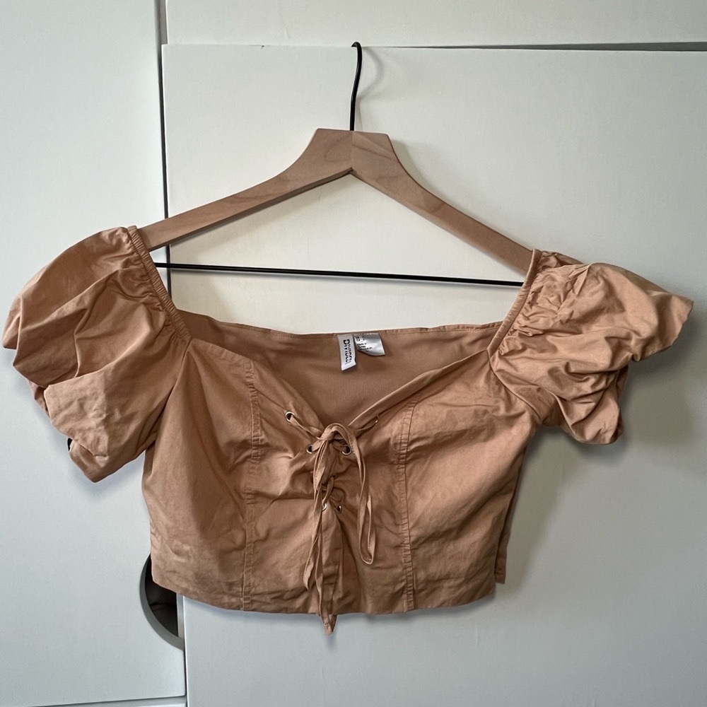 Lace up crop top; Brand: HM
